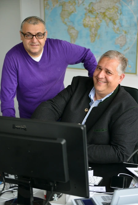 Syrer Basem Wabeh (l.), Jan Trommershausen (r.) AEMtec Geschäftsführer. Bild: © Adlershof Journal