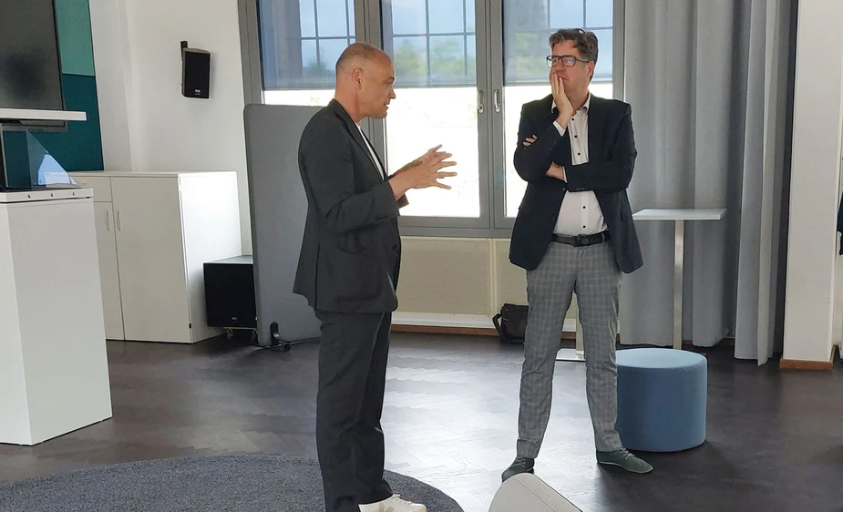 Roland Sillmann, Geschäftsführer der WISTA Management GmbH (rechts) und Michael Kellner, der Parlamentarische Staatssekretär beim Bundesminister für Wirtschaft und Klimaschutz