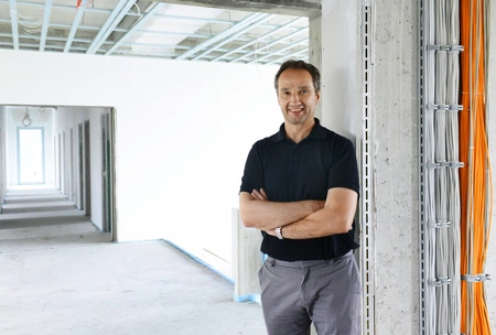 Dr. Wolfgang Weber, Geschäftsführer des ifp Institut für Produktqualität. Betriebsbahnhof Schöneweide Berlin Adlershof. Bild: © Adlershof Special 