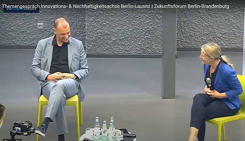 Screenshot: Diskussionsrunde auf YouTube