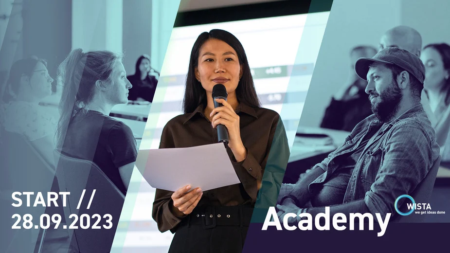 WISTA Academy Qualifizierungs- und Weiterbildungsangebote: Auf dem Bild sind männlich und weibliche Personen, die in einem Raum einer Vortragenden zuhören zu sehen.