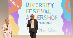 B. Fischer-Bohn und R. Sillmann beim Diversity Festival Adlershof